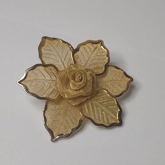 Lightweight Gold Tone Metal Mesh Rose Brooch - Picture 3 of 16